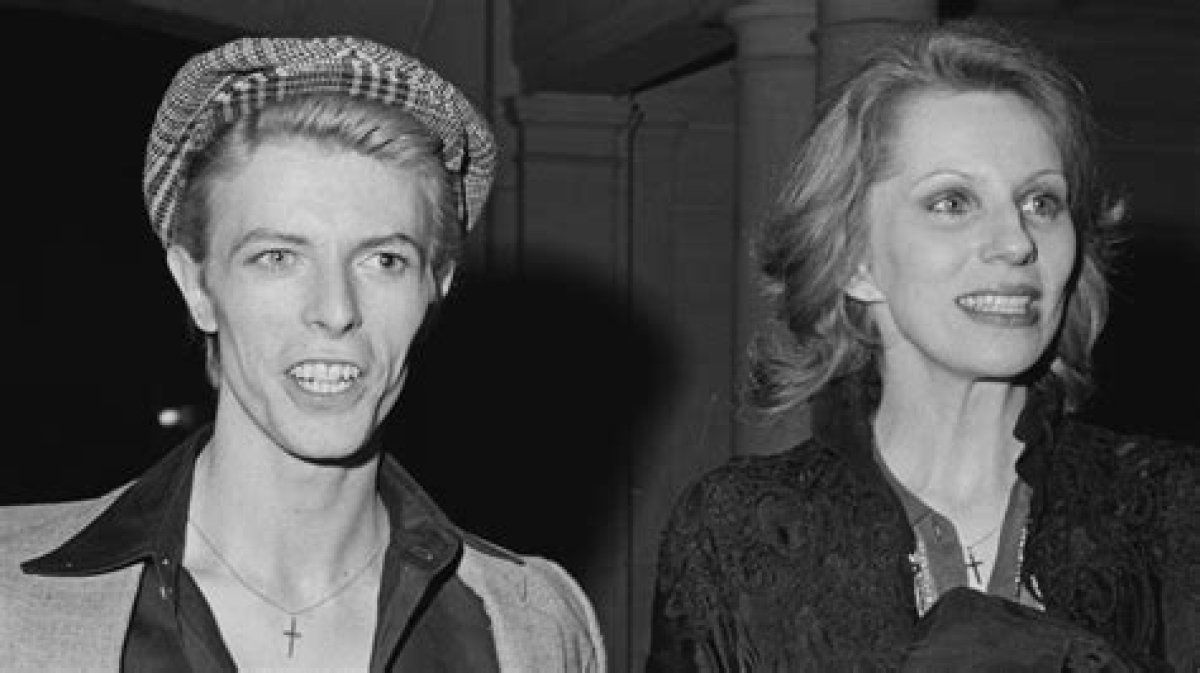 Bowie's Love Life: Exploring the Relationships of the Music Icon