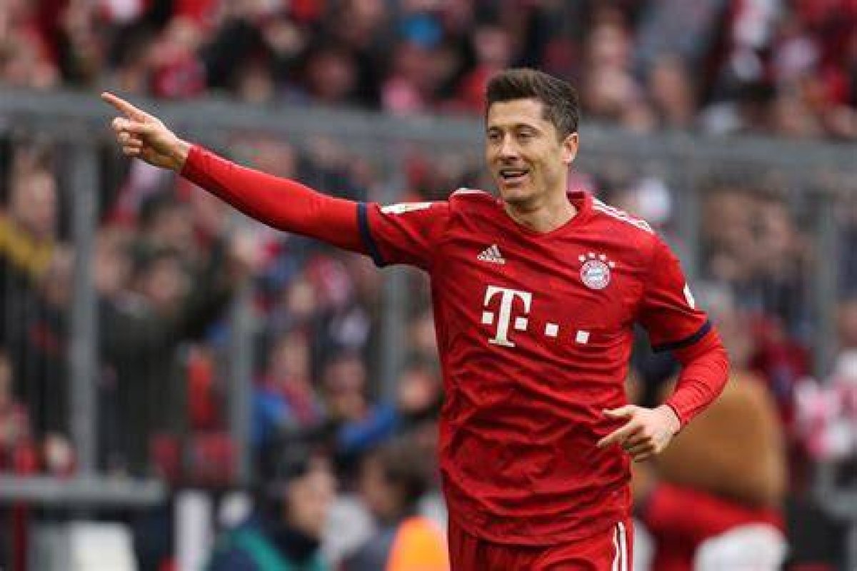 Discovering the Full Name of Robert Lewandowski: a Closer Look