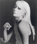 Donatella Versace Young: the Rise of a Fashion Icon
