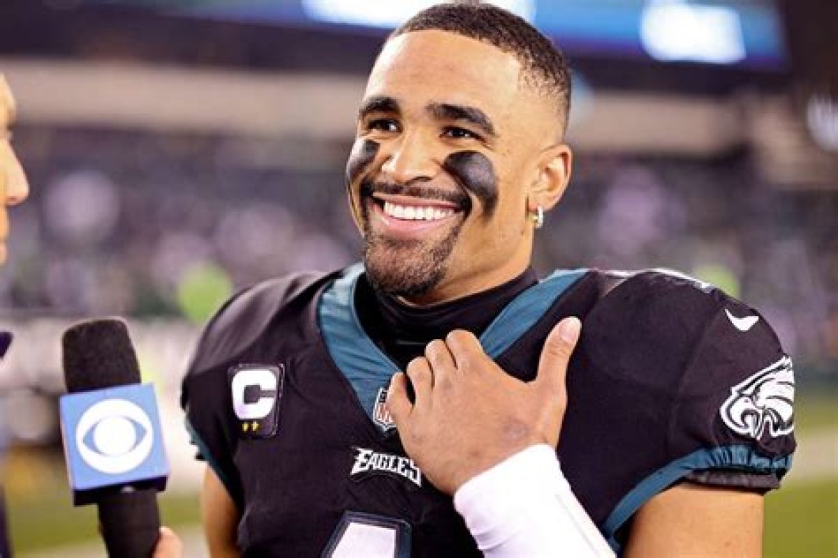 Eagles Quarterback Jalen Hurts Announces His Engagement to Girlfriend