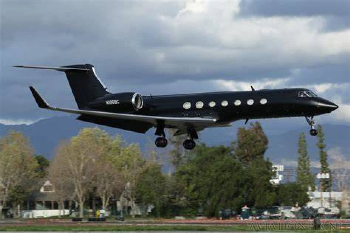 Exploring P Diddy's Plane: a Look into the Private Aviation Lifestyle of Sean Combs