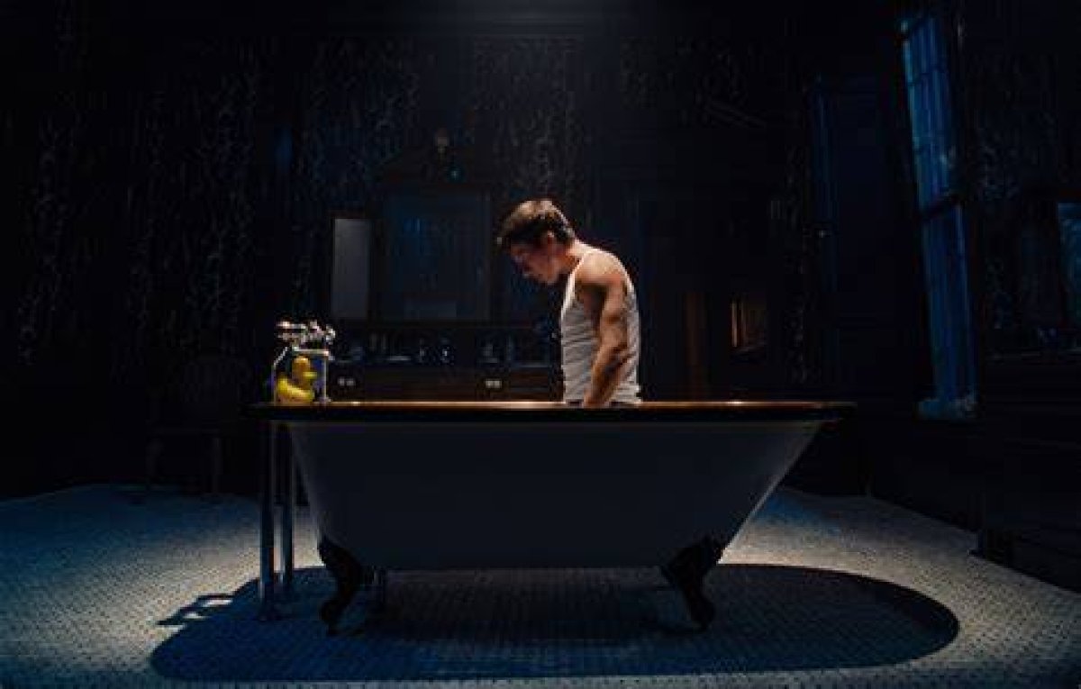 Exploring the Iconic Bathtub Scene in Saltburn: a Cinematic Masterpiece