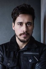 Is Peter Gadiot Gay or Does He Have Wife? Rumors Explained