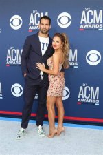 Jessie James Decker's Height and Weight: the Ultimate Guide