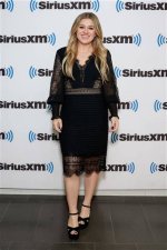Kelly Clarkson's Age and Height Explored