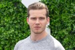 Oliver Stark: the Rising Star Behind Resonatenews5 Twin