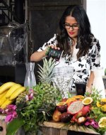 Salma Hayek Goes on Juice Cleanse