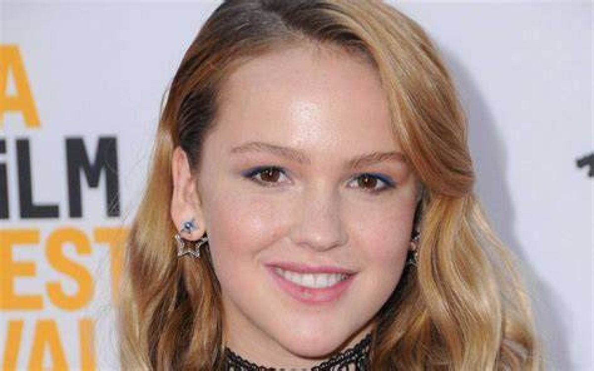 Talitha Bateman – Biography, Age, Siblings, Parents, Height