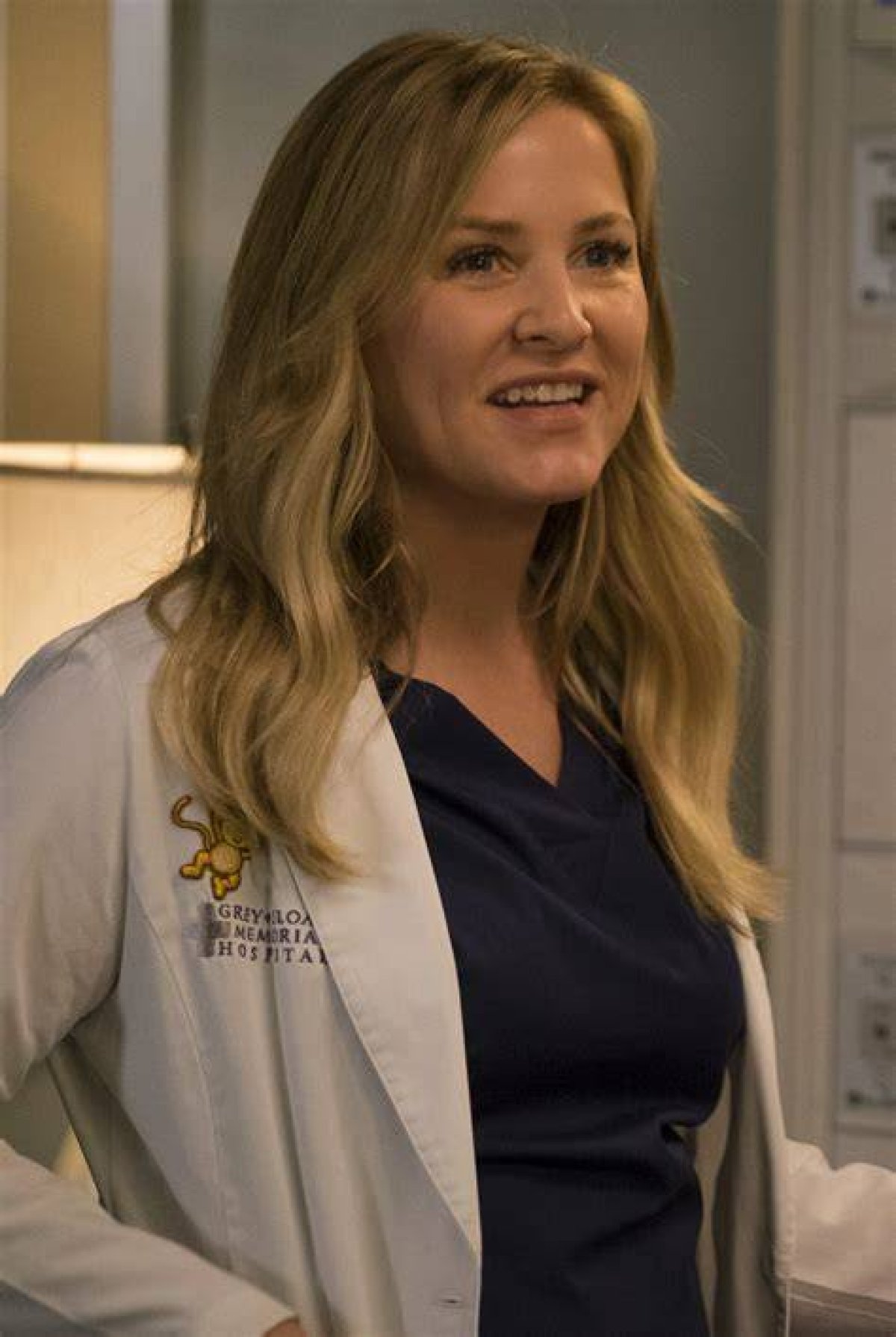 Top Tv Shows Featuring Arizona Robbins: a Comprehensive Guide