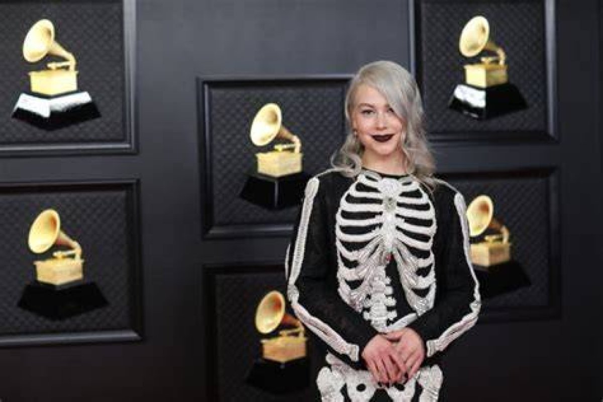 Unveiling the Throuple Dynamics of Phoebe Bridgers, Paul Mescal, and Fionn Regan