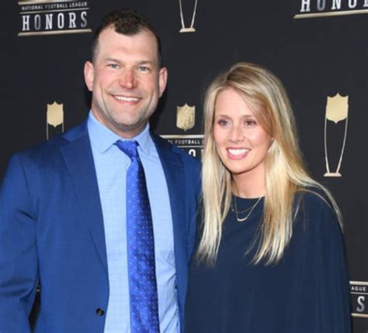 Who Is Joe Thomas Wife, Annie Thomas?